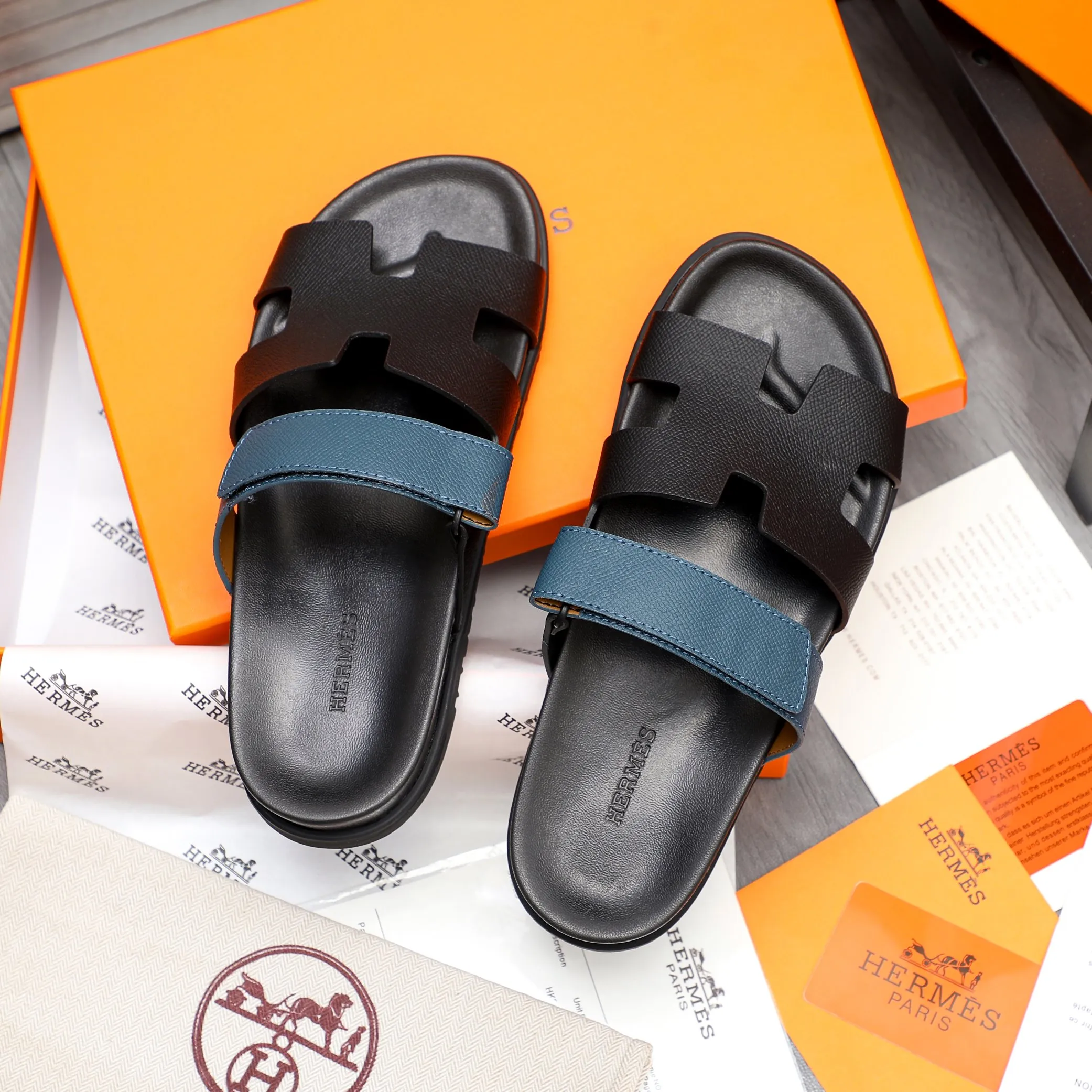 Men's shoes 💰340 Product trademark: Hermes "Hermes" Couple's slippers Regular size: 36-46 Product material: Selected vertical grain cowhide color-blocked upper, microfiber lining, original outsole